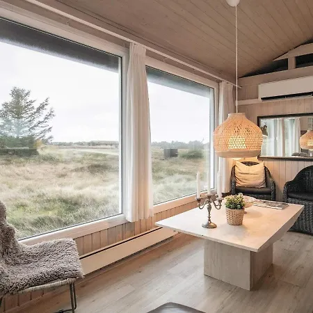12 Person In L Kken Gronhoj (Nordjylland)